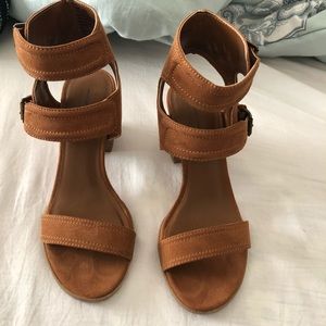 Steve Madden brown heels